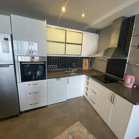 Kaplan Suites 142 *